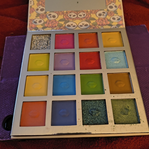 Eyeshadow Palette with Purple and Gold Shades - Picture 12 of 15